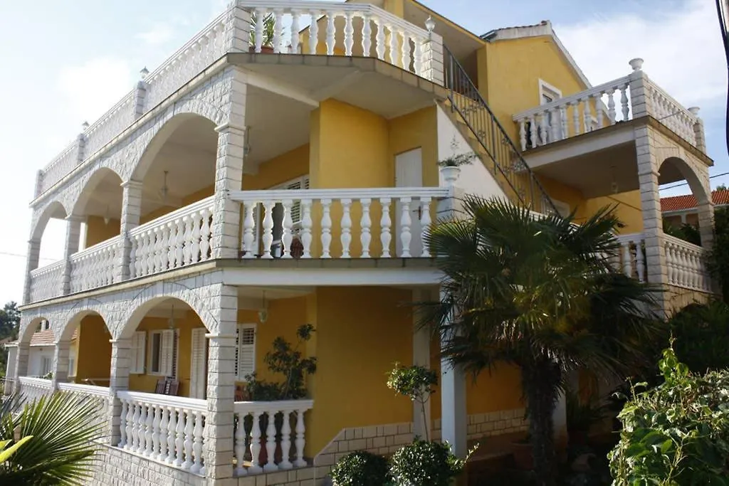 Apartment Apartmen Karmen 2 Trogir Croatia