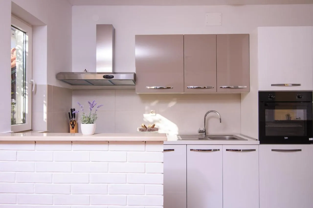 Apartmen Karmen 2 Trogir 0*,  Croatia